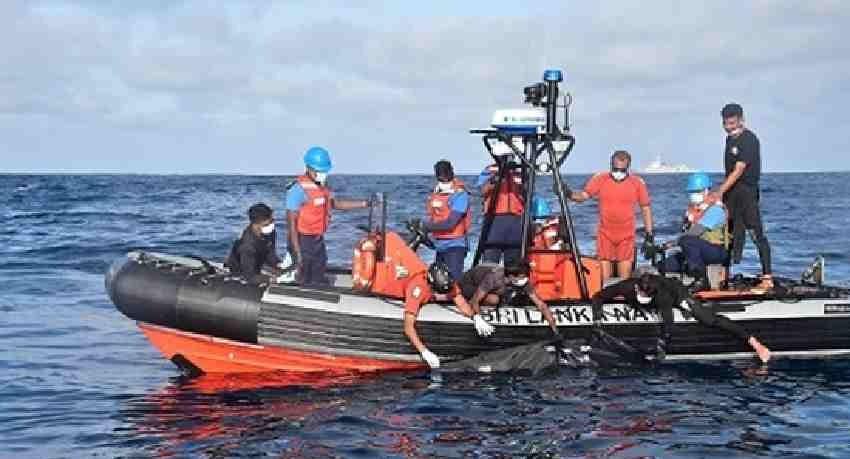 Navy conducts high risk diving operation